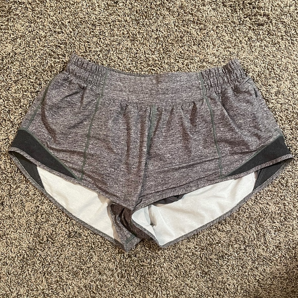lululemon hotty hot shorts 2.5 inch